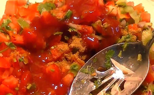 Mindig jól jön: fűszeres és salsa salátaöntetek